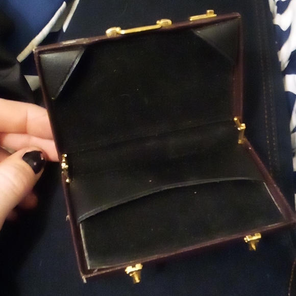 Small suitcase . One of the clips are broken. - Picture 1 of 4